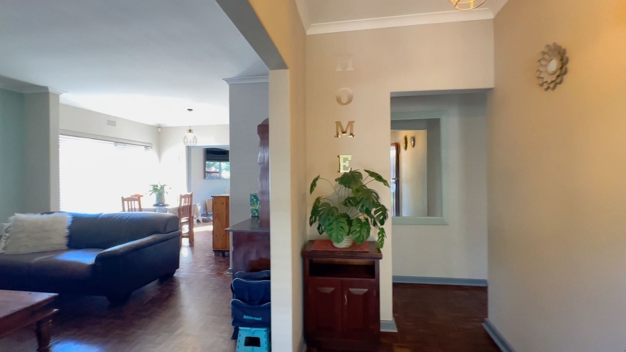 5 Bedroom Property for Sale in La Rochelle Western Cape